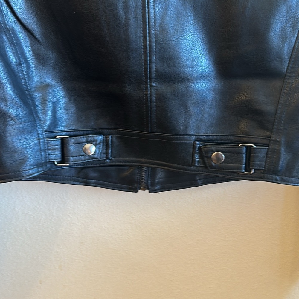 Love Tree Faux Leather Jacket Size Large Black/White Contrast Stripe Cropped - Picture 7 of 15